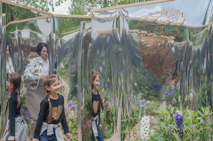 Декор сада «Зеркала природы» на фестивале Moscow Flower Show.