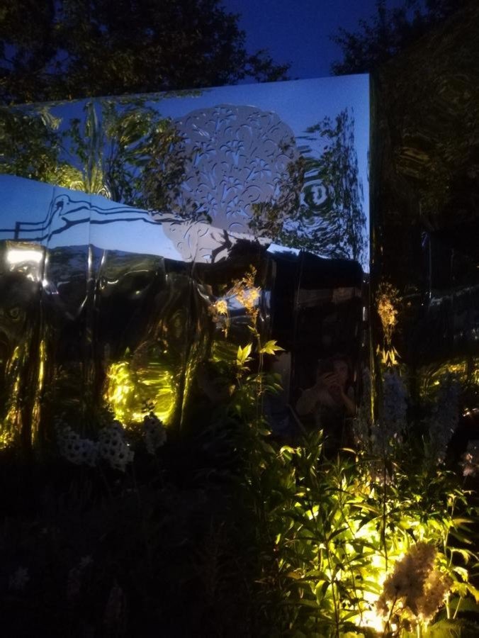 Декор сада «Зеркала природы» на фестивале Moscow Flower Show.