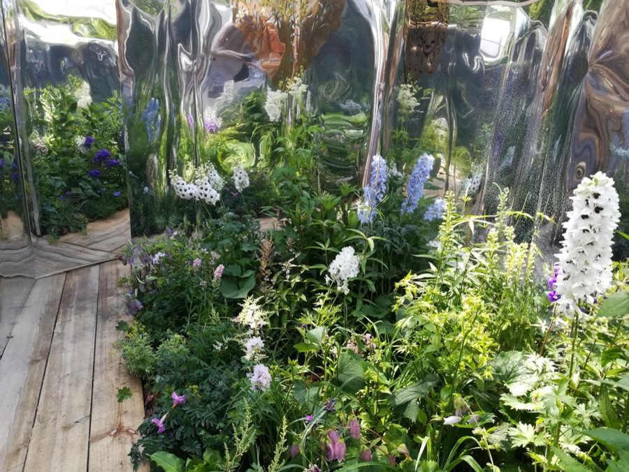 Декор сада «Зеркала природы» на фестивале Moscow Flower Show.