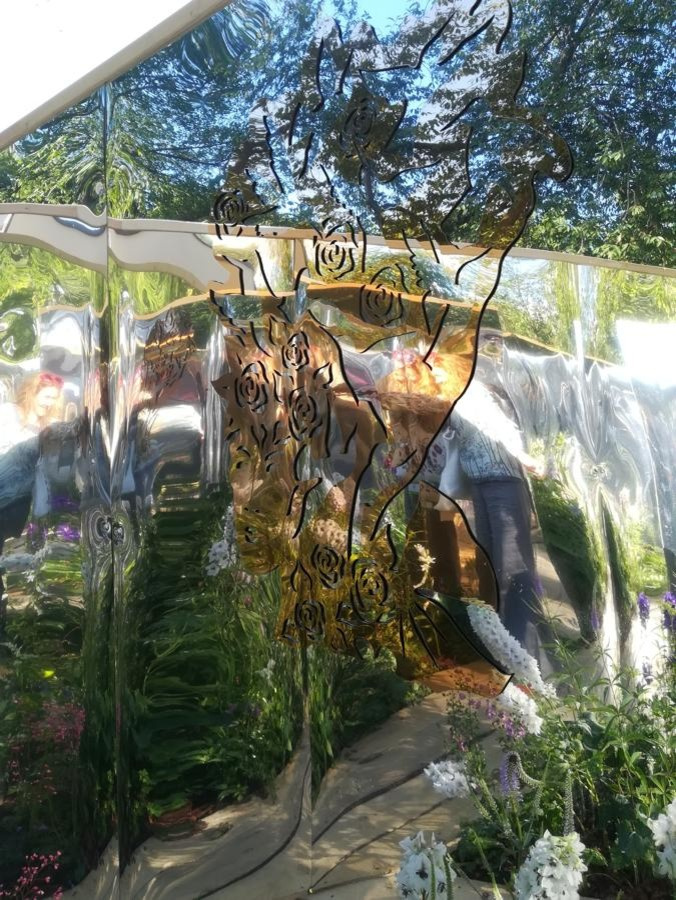 Декор сада «Зеркала природы» на фестивале Moscow Flower Show.