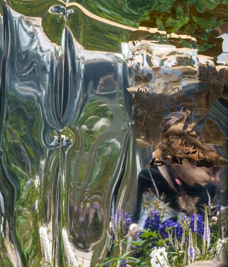 Декор сада «Зеркала природы» на фестивале Moscow Flower Show.