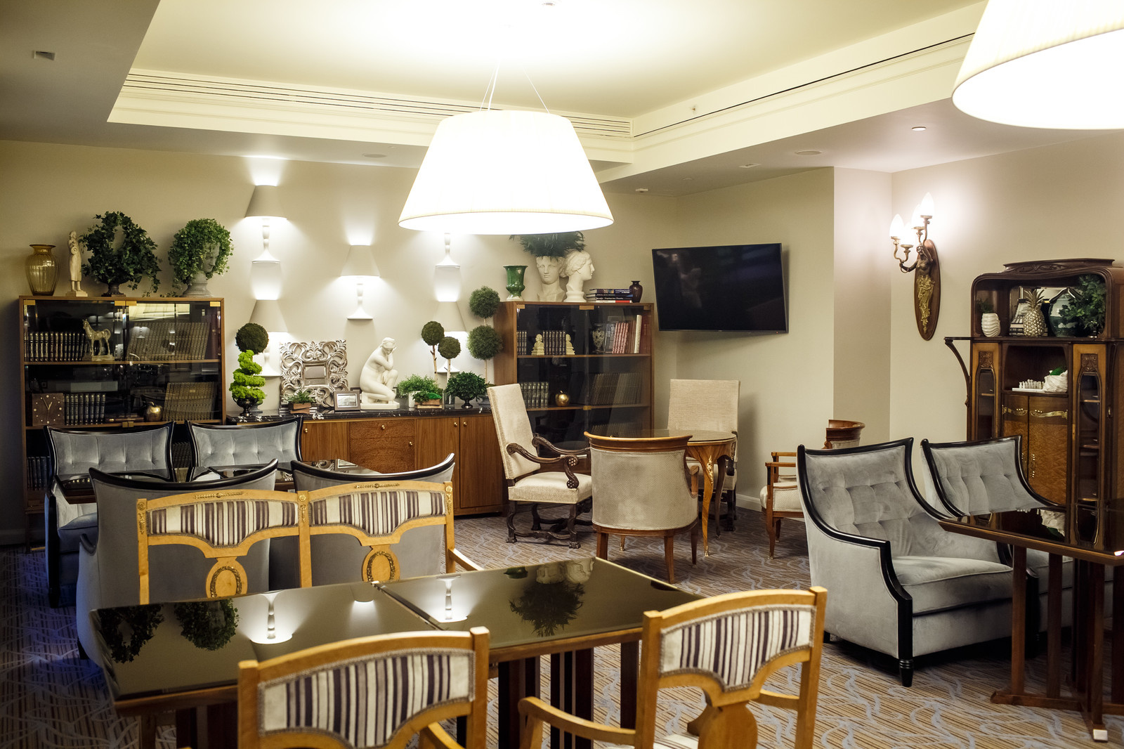 Реконструкция исторических номеров отеля Метрополь и ресторан Савва