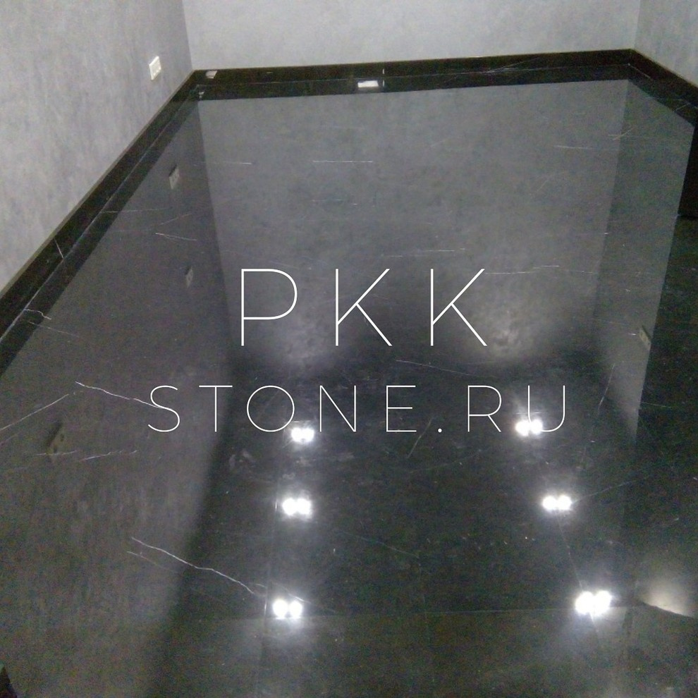 Пол из черного мрамора