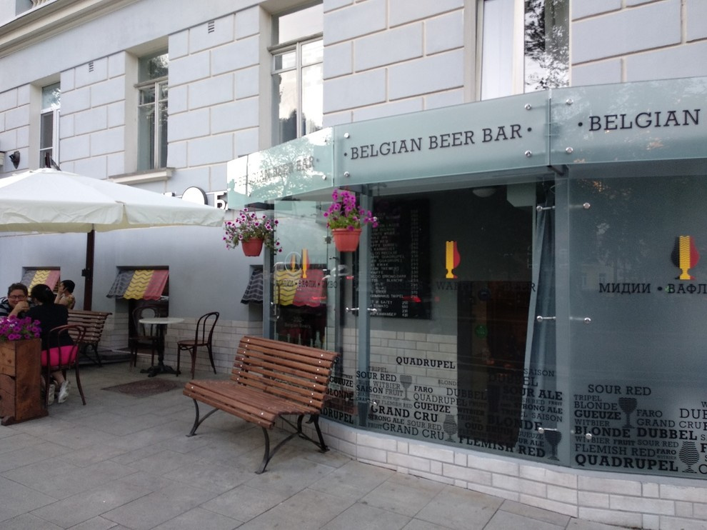 Столы и стулья для Belgian Beer Bar на Никитском бульваре