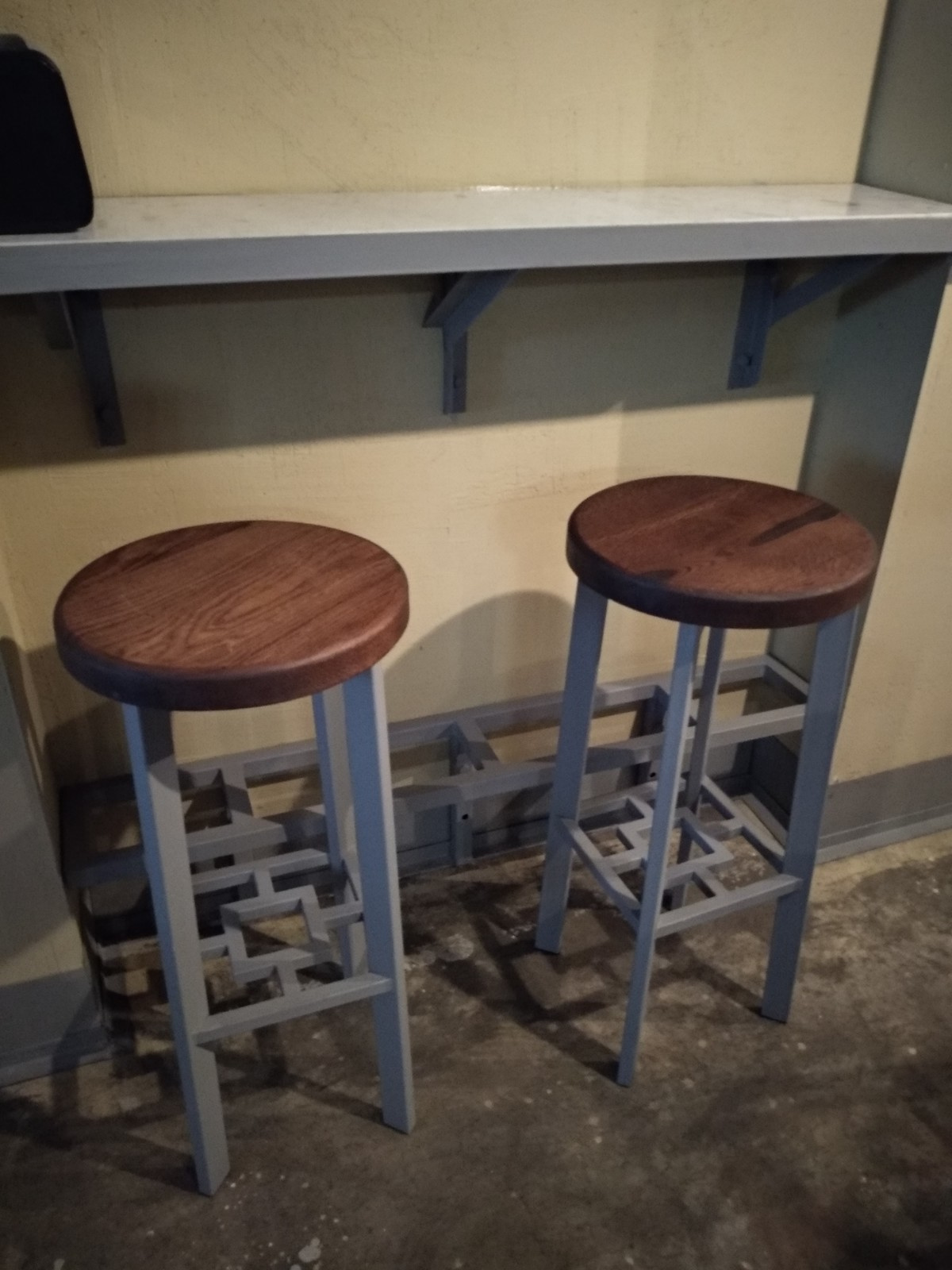 Столы и стулья для Belgian Beer Bar на Никитском бульваре
