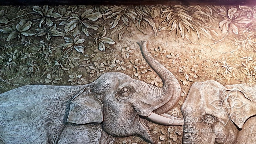 Барельеф «Слоны»