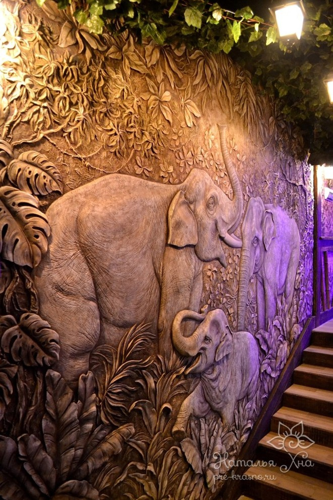 Барельеф «Слоны»