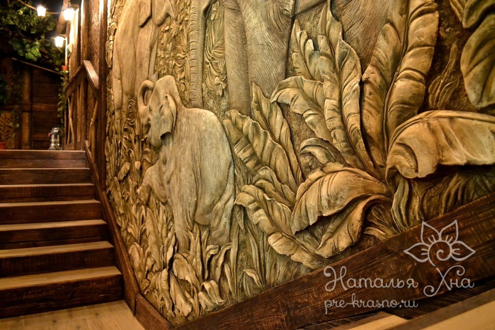Барельеф «Слоны»