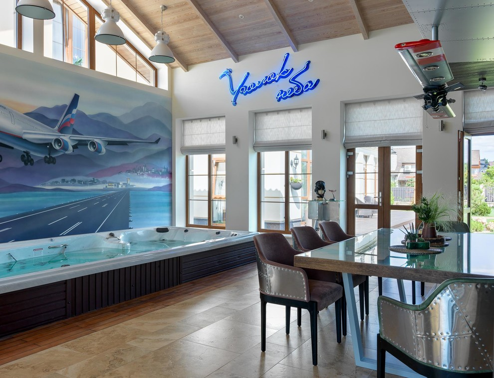 Вид зала с бассейном