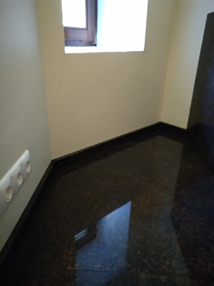 Кухонная столешница с фартуком из Дымовского гранита