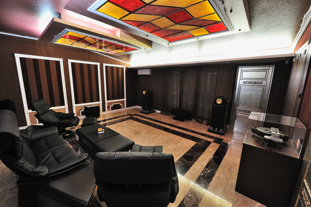 Классический кинотеатр в отдельном помещении