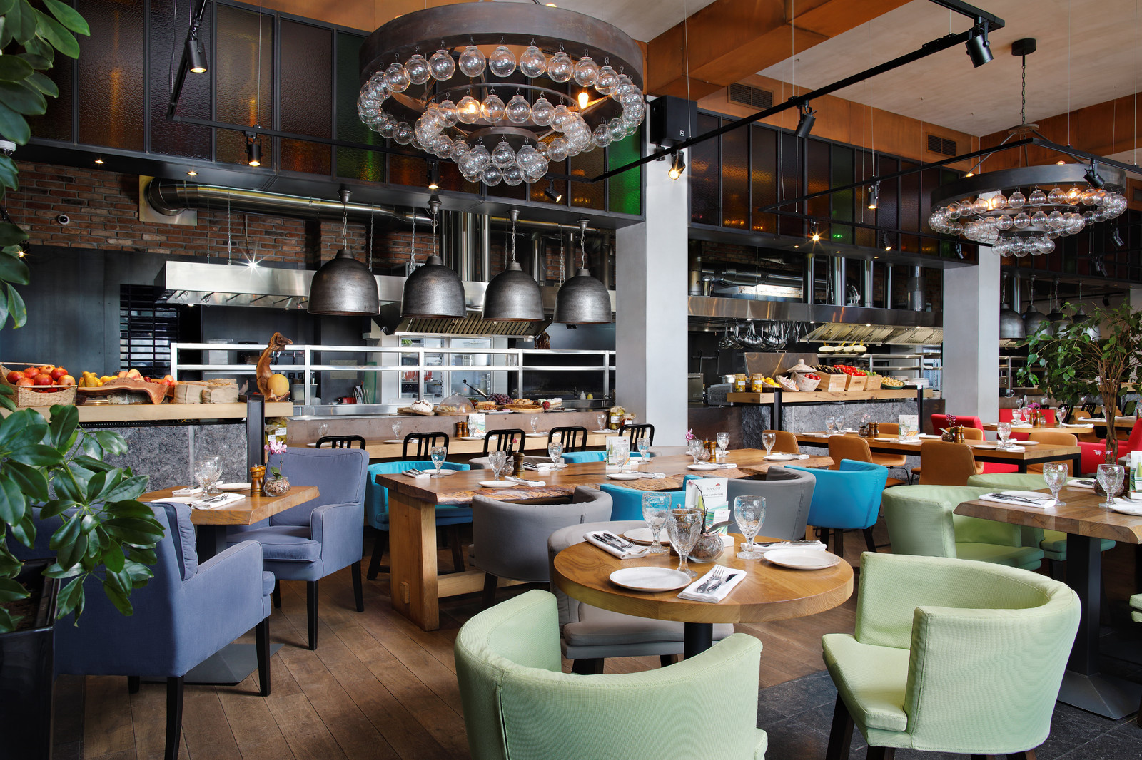 Обложка проекта: РЕСТОРАННЫЙ КОМПЛЕКС «5642 ВЫСОТА»