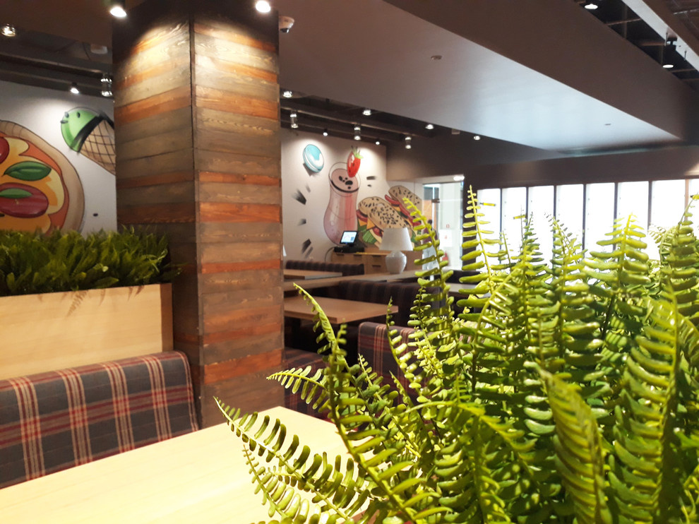 Ресторан LaFamiglia 150 посадочных мест.