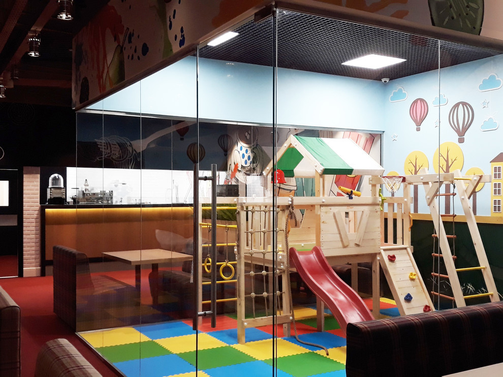 Ресторан LaFamiglia 150 посадочных мест.