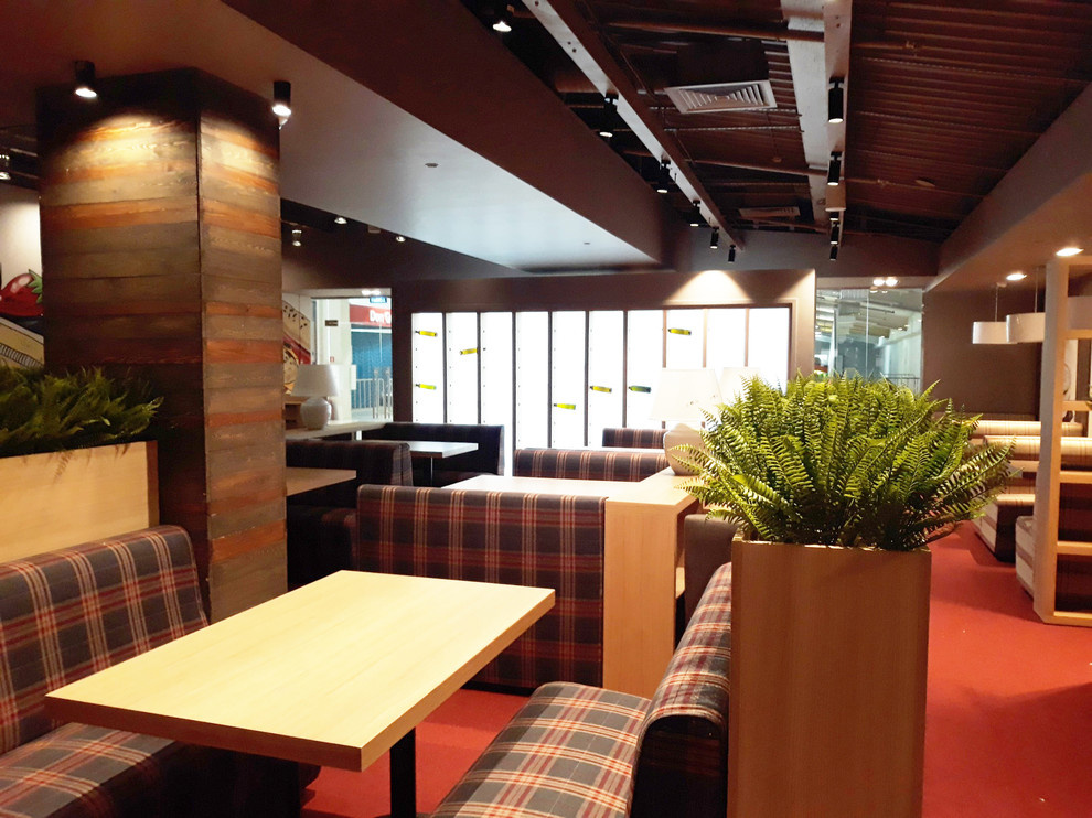 Ресторан LaFamiglia 150 посадочных мест.