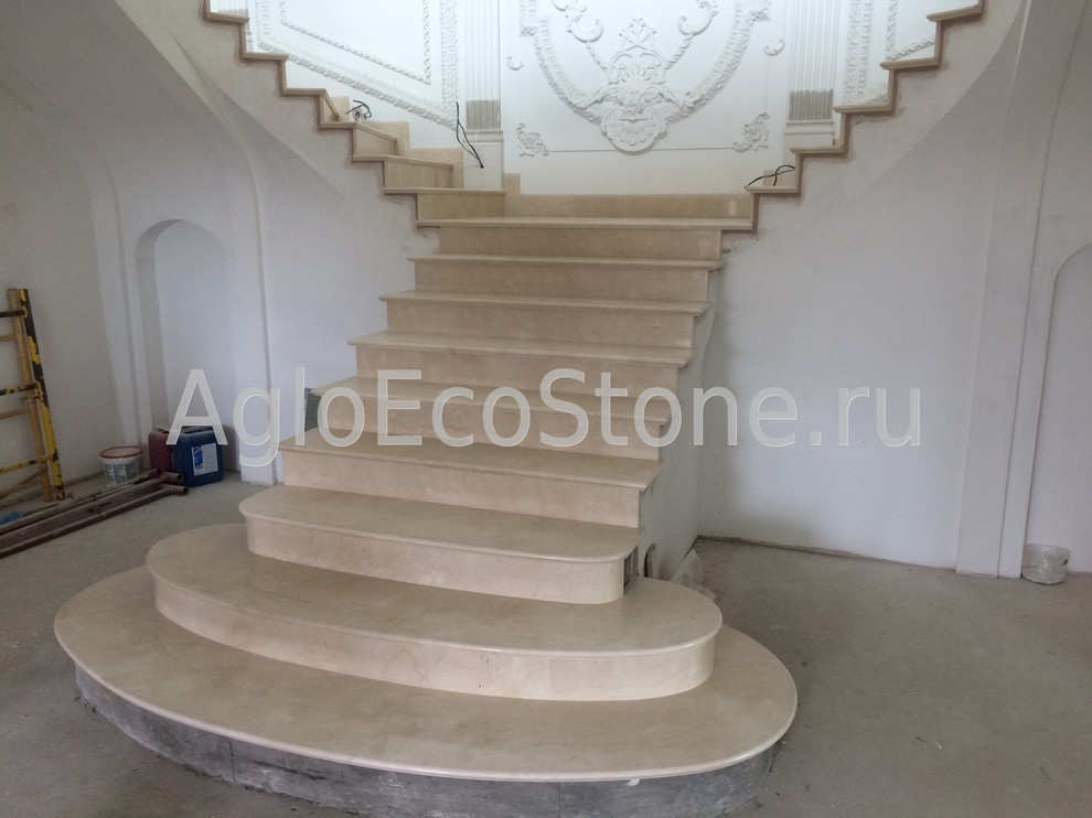 Лестница из мрамора Крема Марфил Испанский
