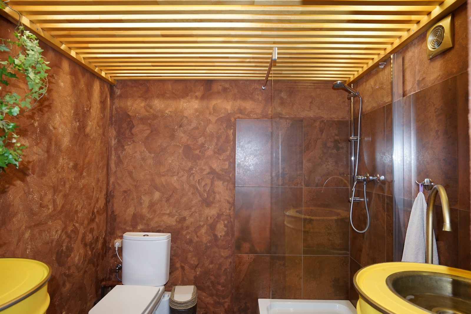 В проекте использована плитка #italon коллекция Серфейс Кортен, штукатурка #san-