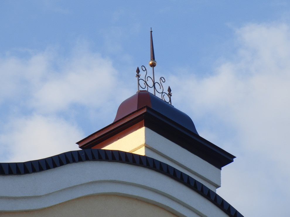 Декоративные тумы и колпаки, окрытие парапетов и купол на Бизнес центр