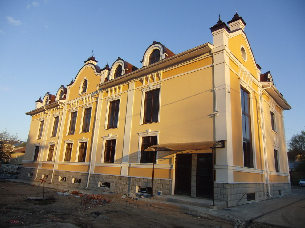 Декоративные тумы и колпаки, окрытие арок и парапетов, купол на Бизнес центр