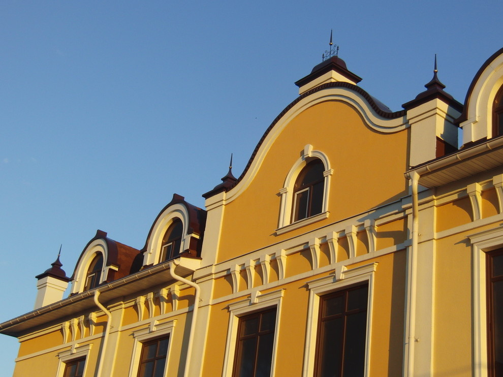 Декоративные тумы и колпаки, окрытие арок и парапетов, купол на Бизнес центр