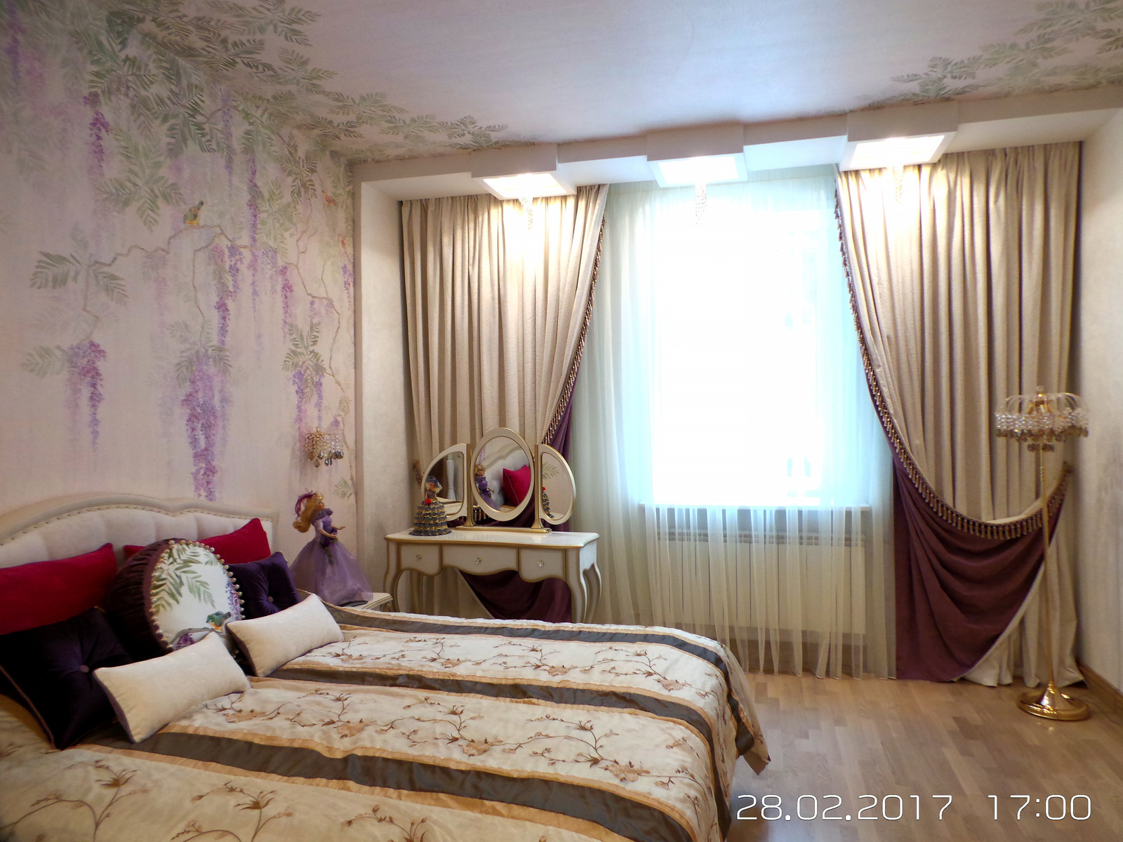 Девичья спальня в загородном доме.