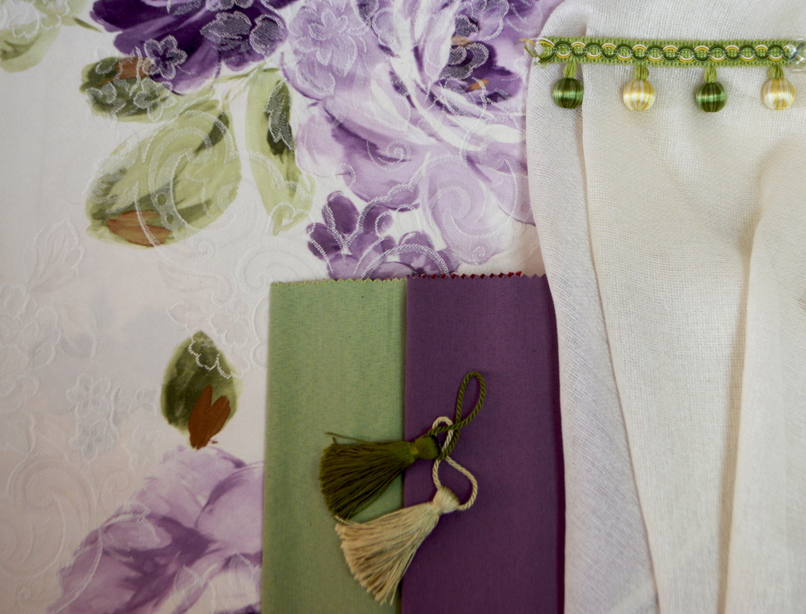 "Сочная" цветочная кухня с декором ручной работы.