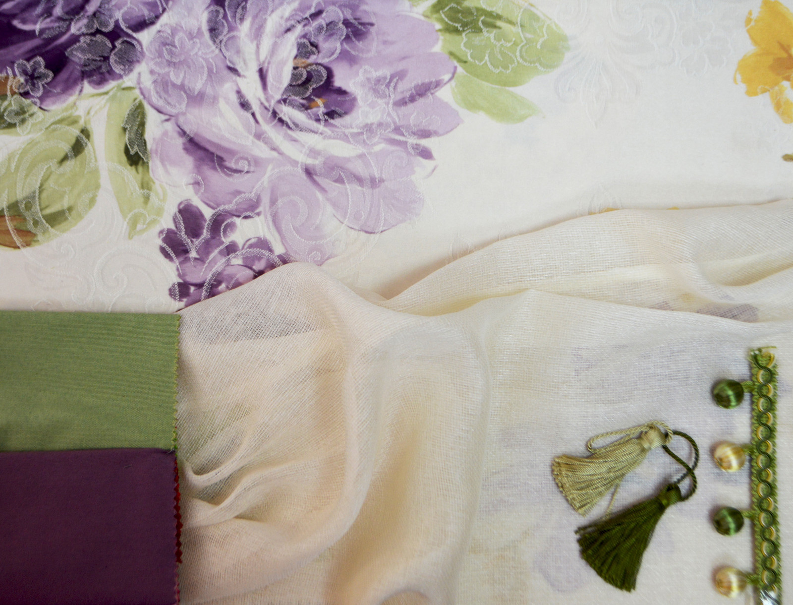 "Сочная" цветочная кухня с декором ручной работы.