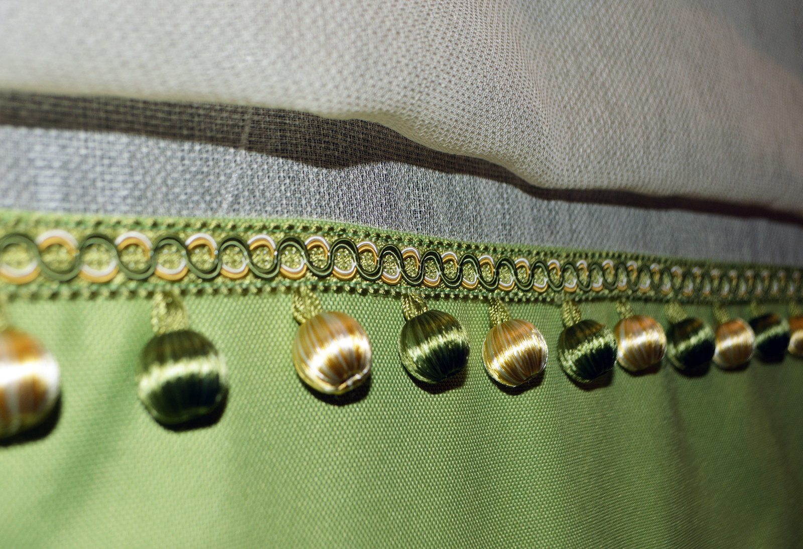 "Сочная" цветочная кухня с декором ручной работы.