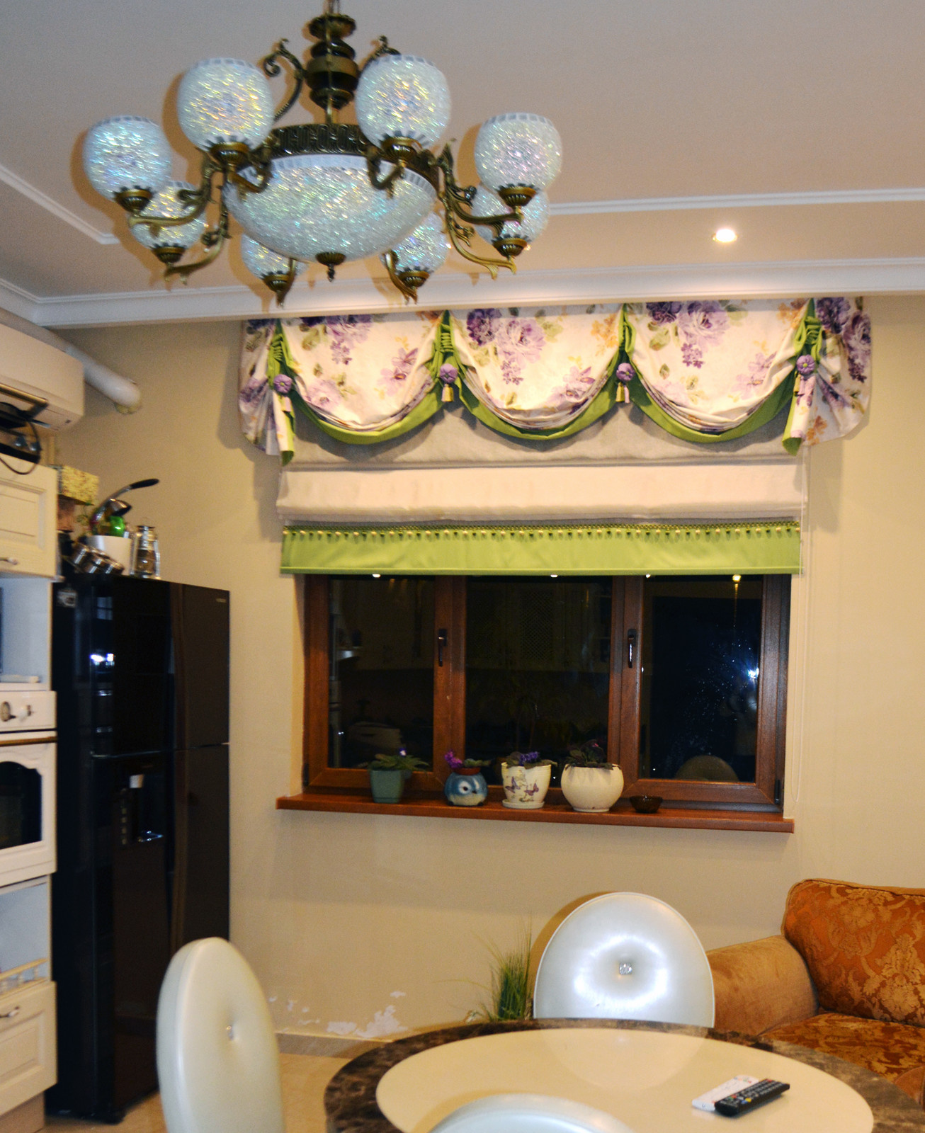 "Сочная" цветочная кухня с декором ручной работы.