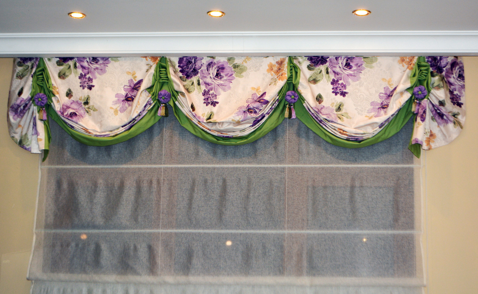 "Сочная" цветочная кухня с декором ручной работы.