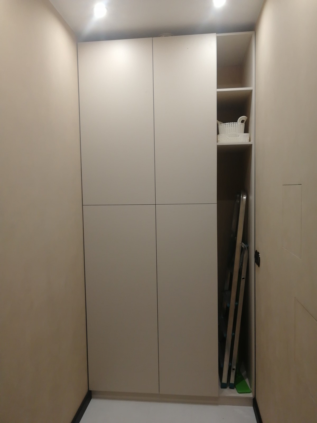 Шкаф в коридор raumplus