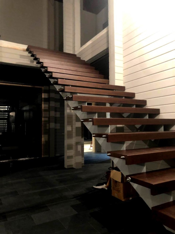 Лестница в дом из бруса