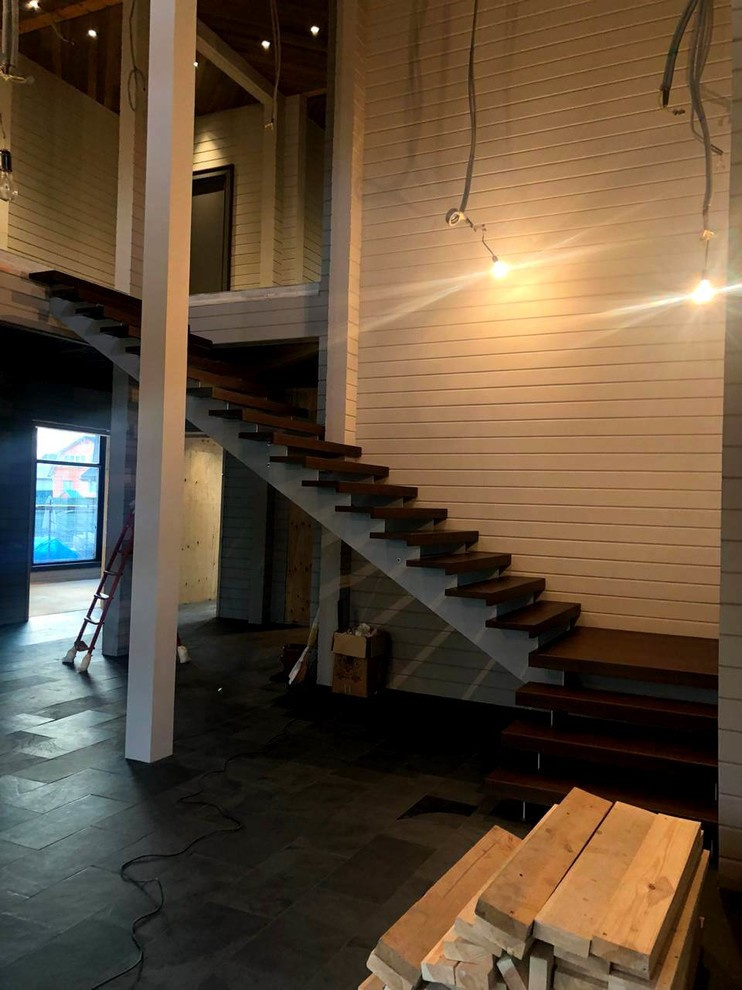 Лестница в дом из бруса