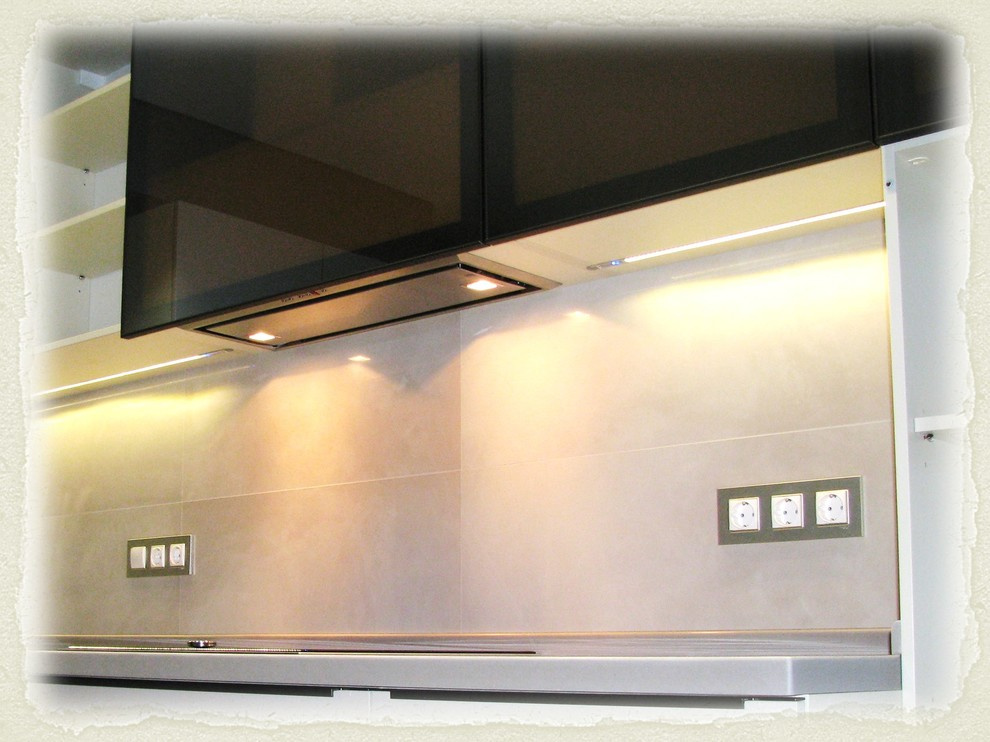 Обложка проекта: Современная глянцевая кухня с островом