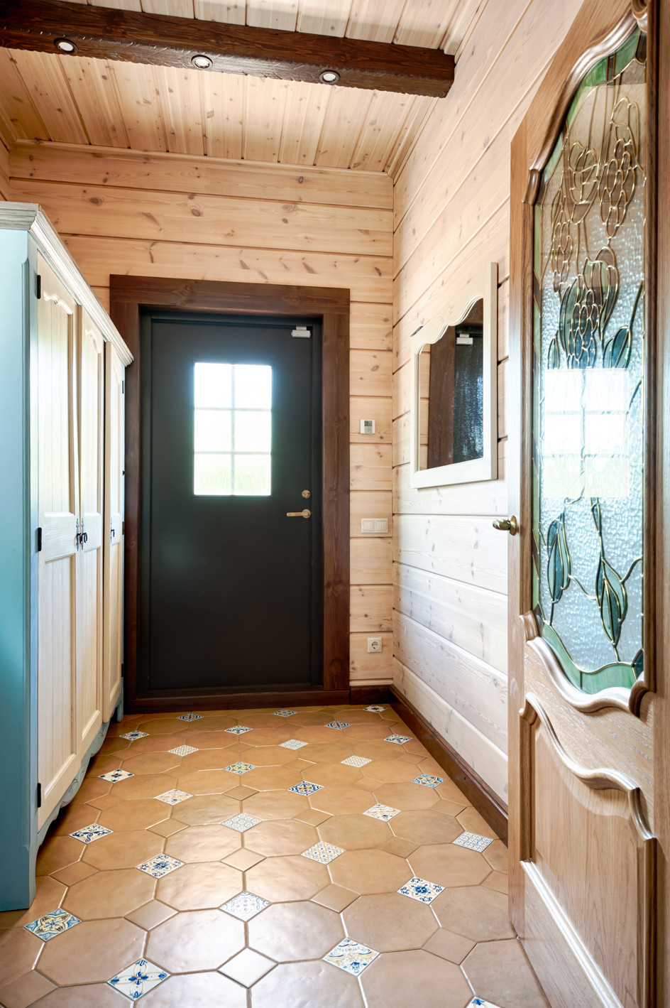 Реализованный проект интерьеров коттеджа из бруса в поселке Ларионово