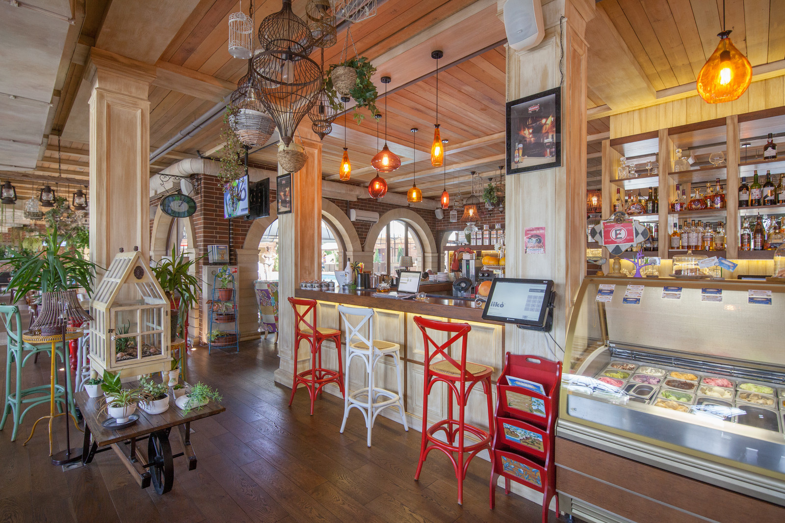 Ресторан "Птицы и Пчёлы"