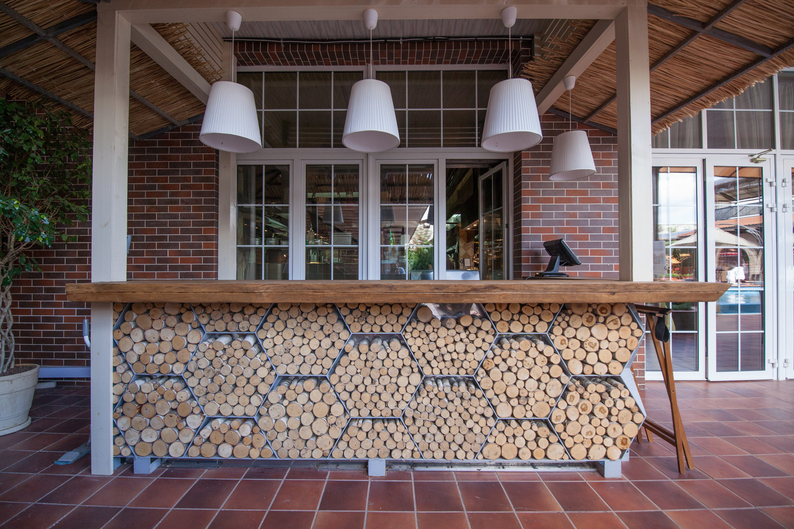 Ресторан "Птицы и Пчёлы"