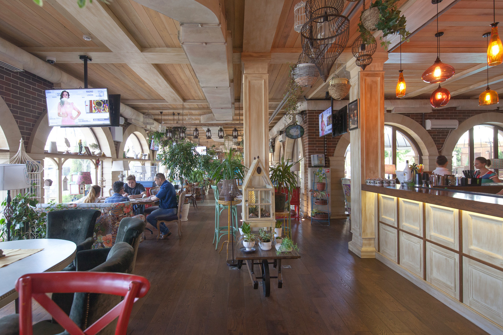 Ресторан "Птицы и Пчёлы"