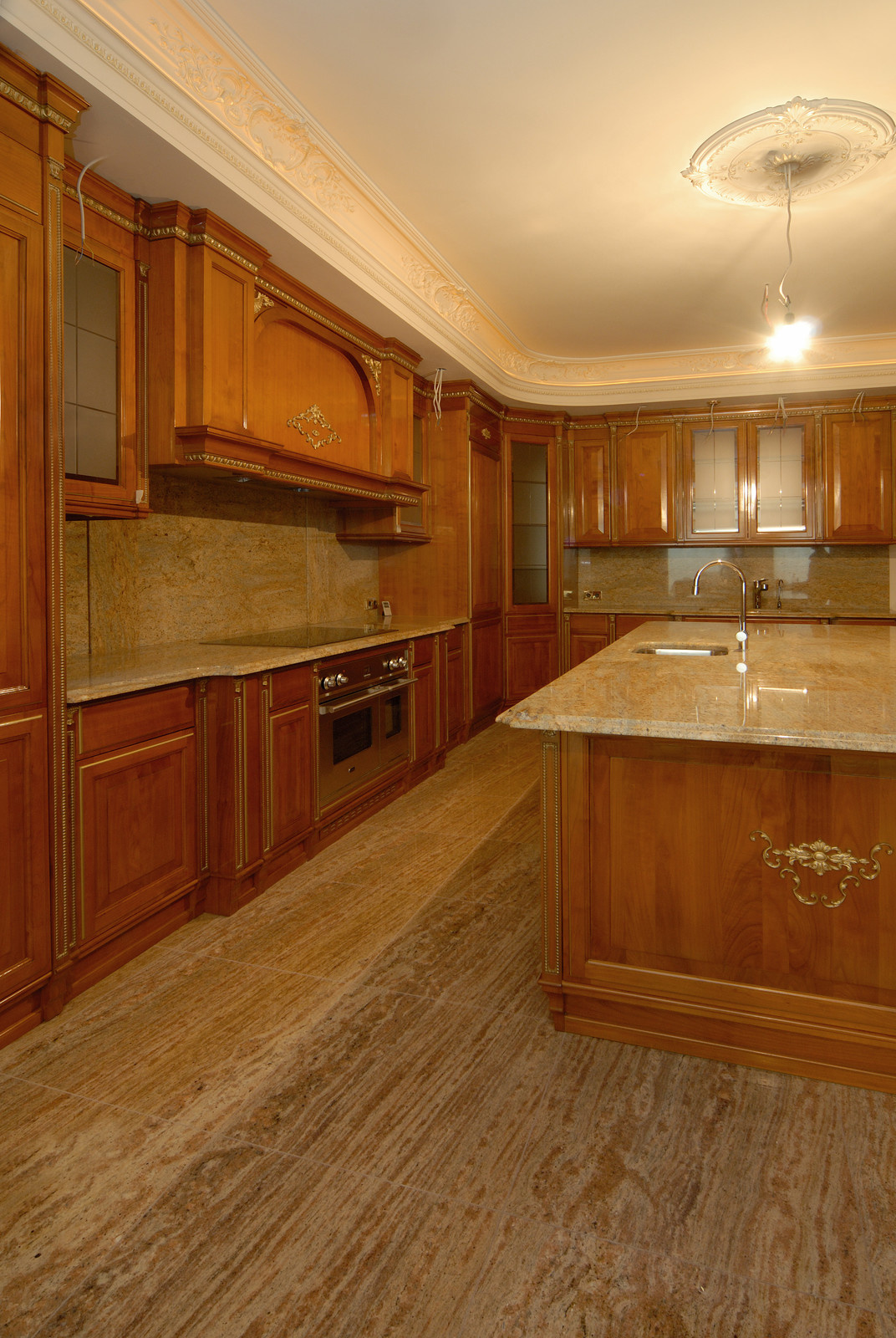 Гранит Ivory Brown в интерьере