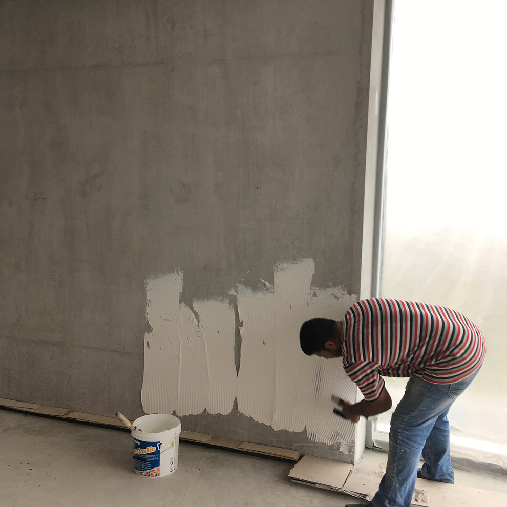 Панно из полудрагоценного мрамора с подъемом альпинистами на 12 этаж