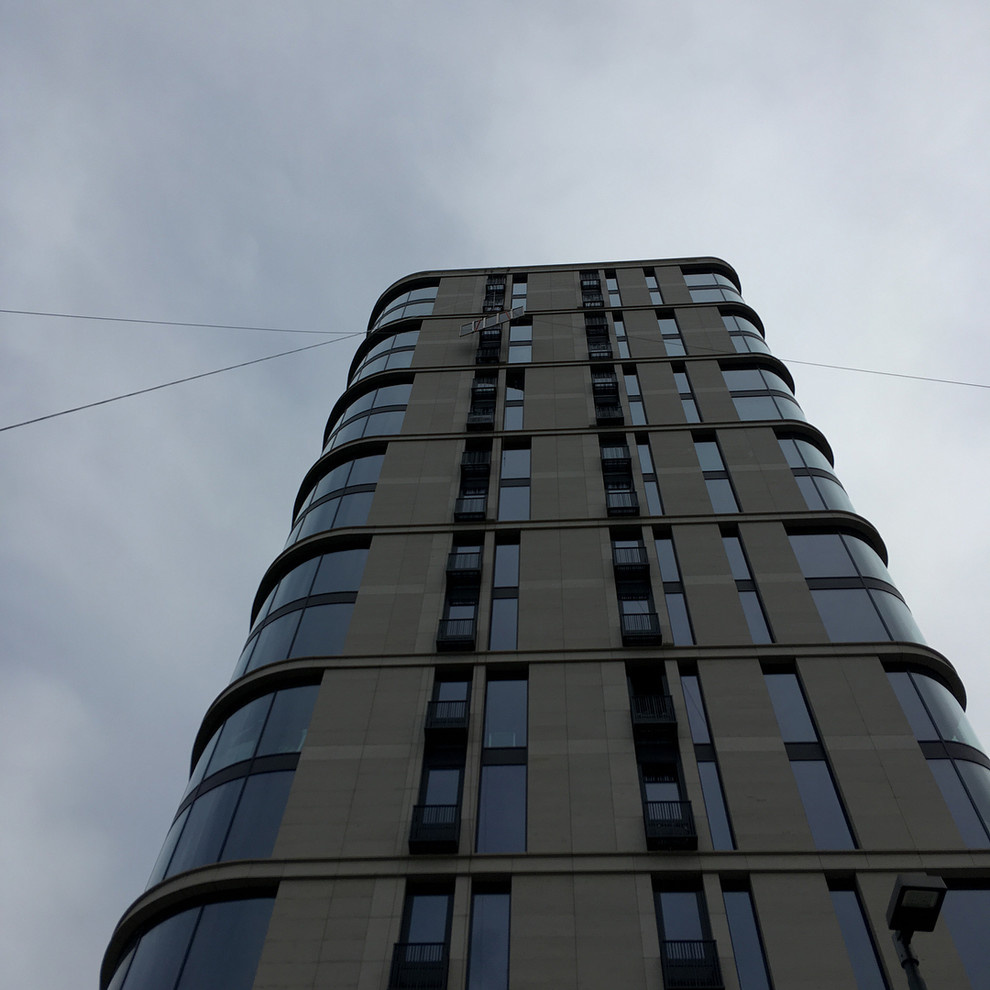 Панно из полудрагоценного мрамора с подъемом альпинистами на 12 этаж