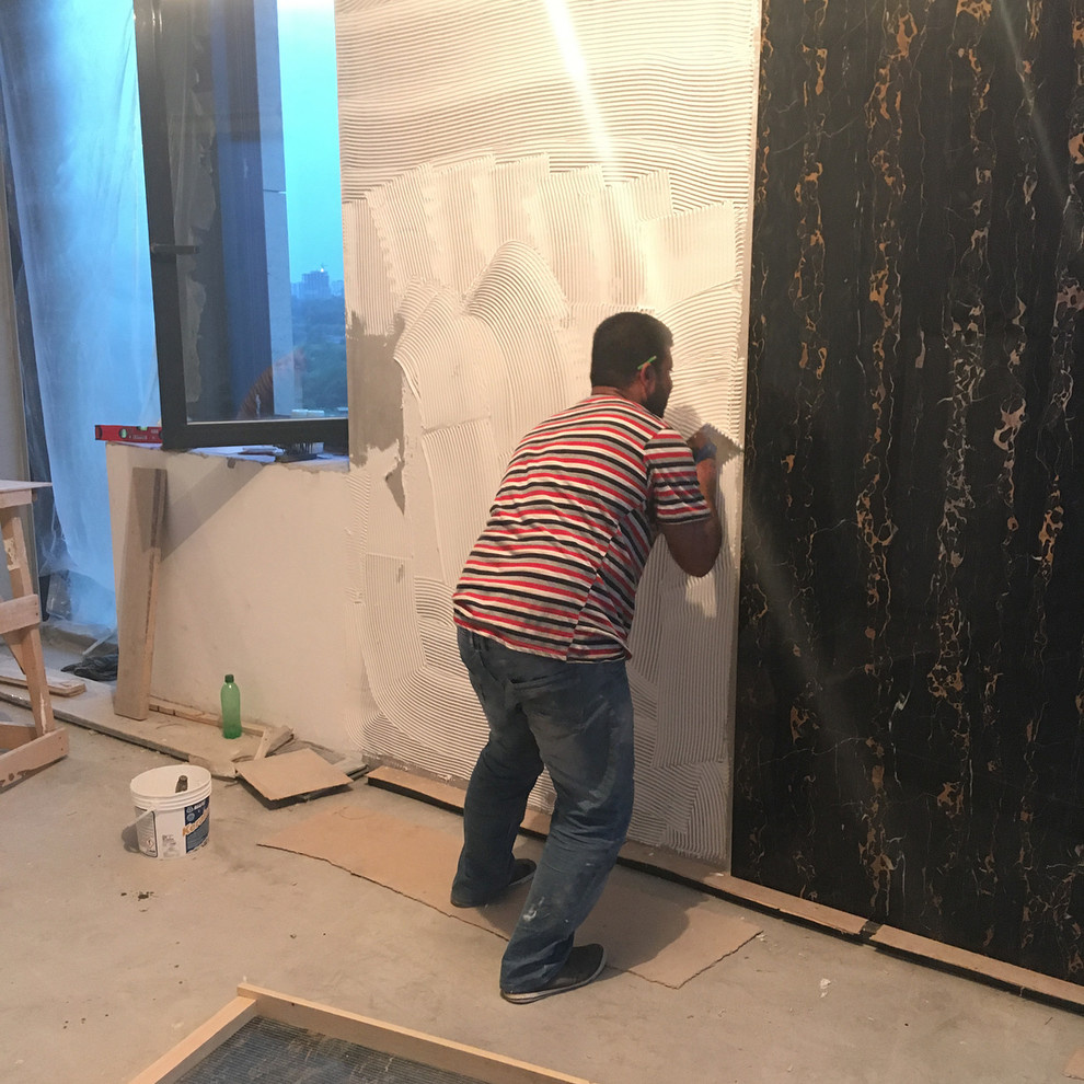 Панно из полудрагоценного мрамора с подъемом альпинистами на 12 этаж