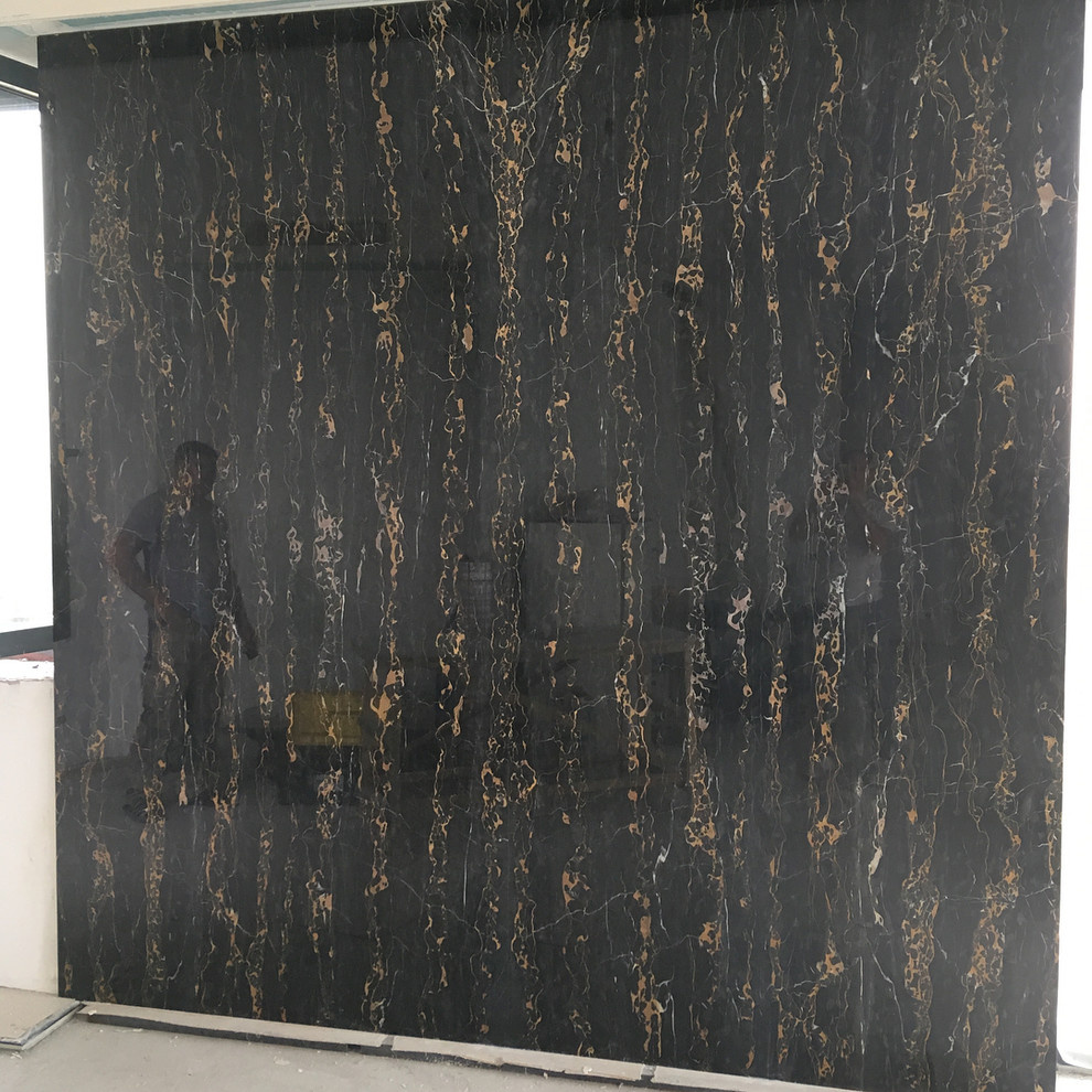 Панно из полудрагоценного мрамора с подъемом альпинистами на 12 этаж