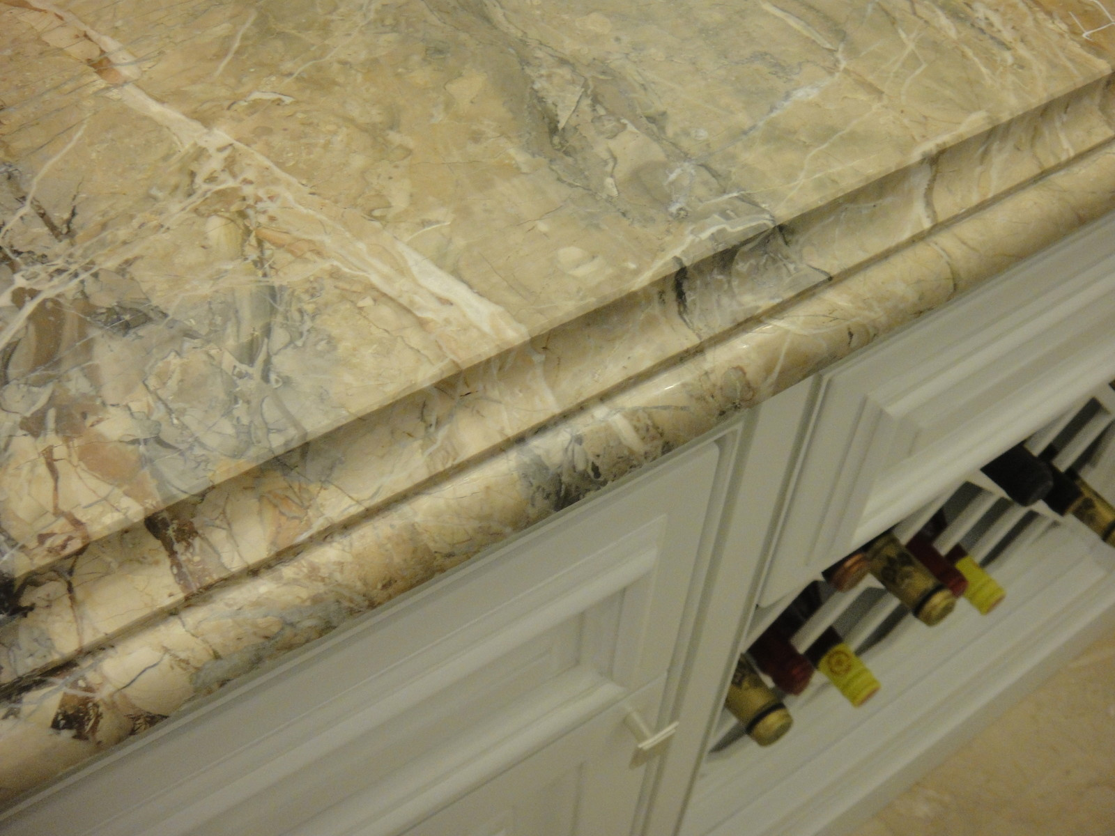 Кухня Мрамор Aurora Blue в интерьере