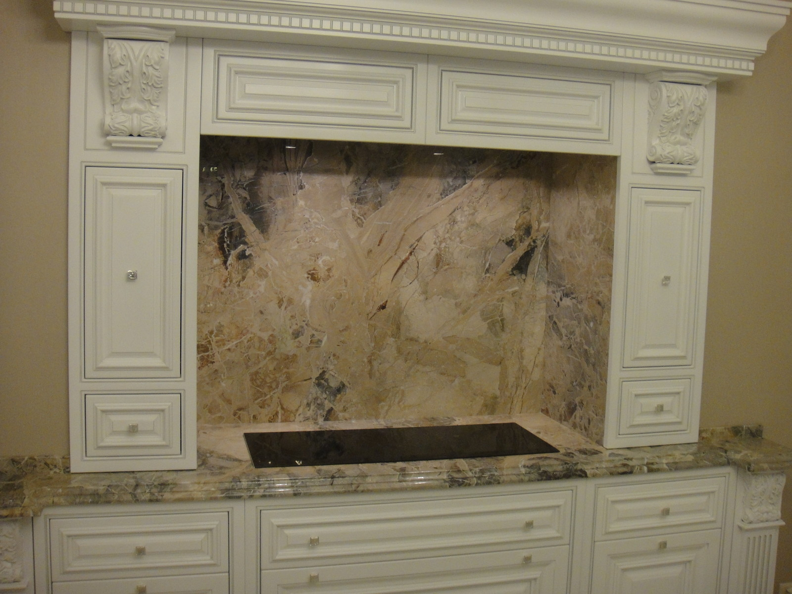 Кухня Мрамор Aurora Blue в интерьере