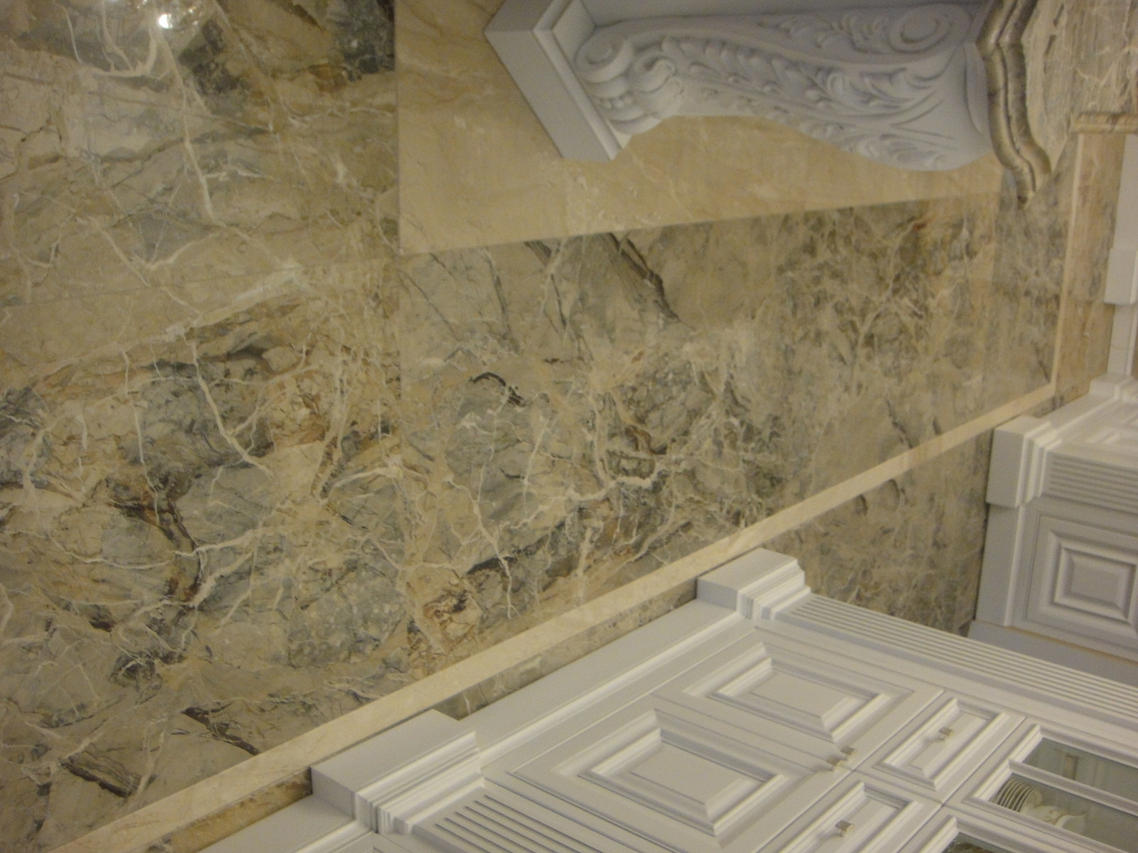 Кухня Мрамор Aurora Blue в интерьере