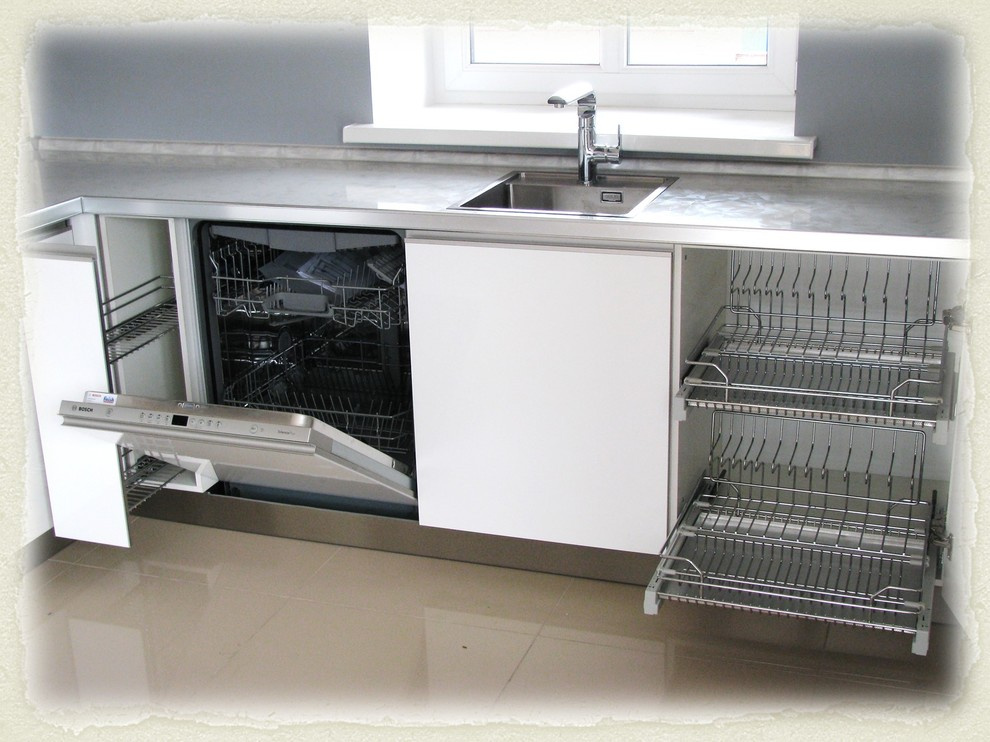 Белая глянцевая кухня