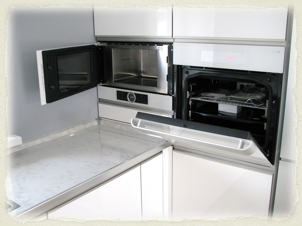 Белая глянцевая кухня