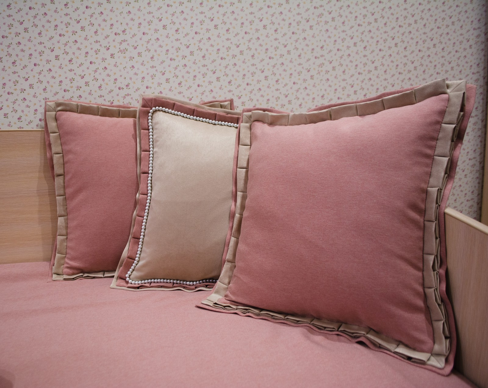 Текстиль в детскую для девочки