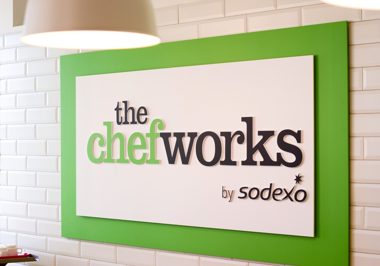 Корпоративная столовая, минимальными инвестициями (скандинавская эклектика)